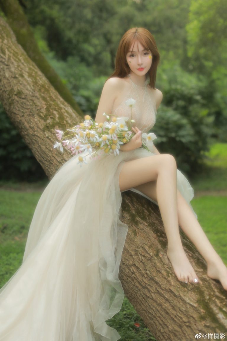 早期与岁卡合作的一组外景人像作品，